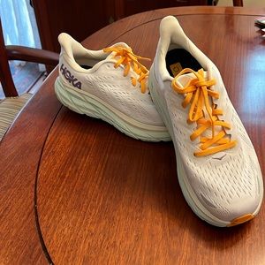 HOKA Women’s Clifton 8 Blanc de Blanc/ white size 10.5 D